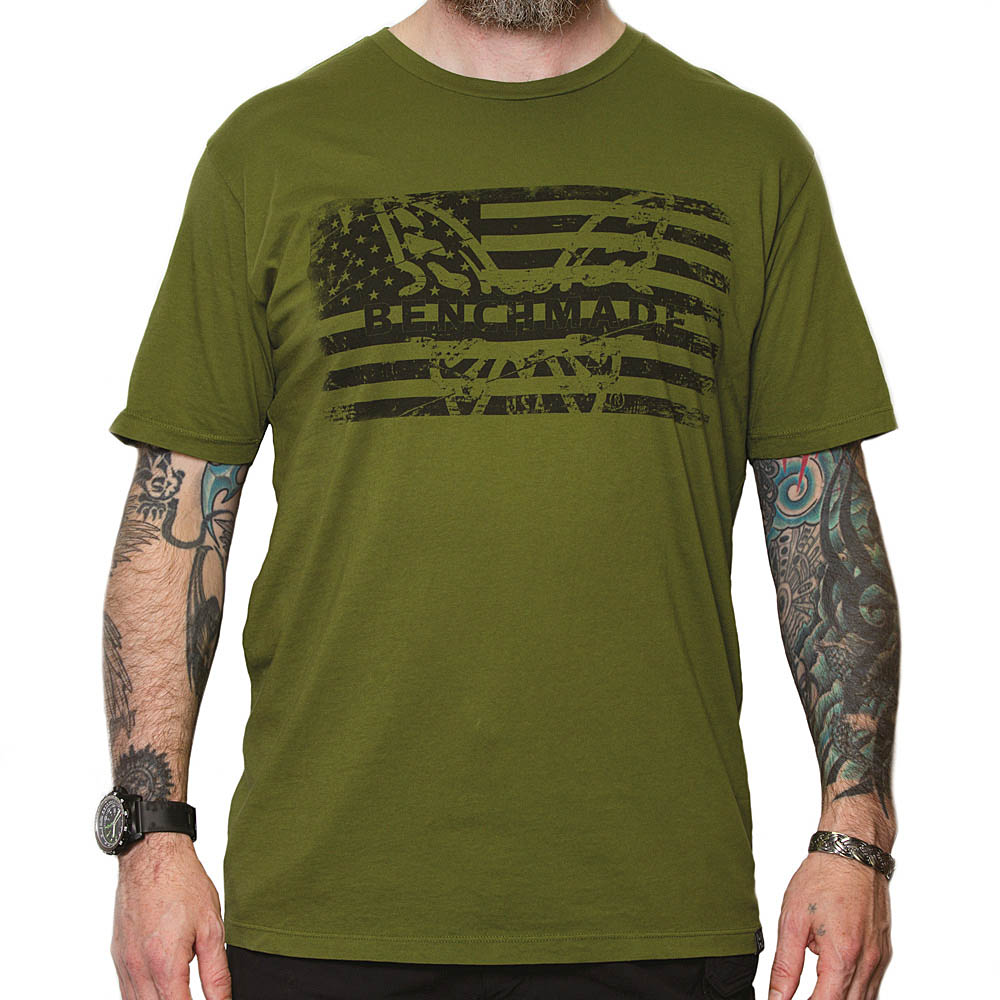 BENCHMADE | OD Patriot | Grn i gruppen T-SHIRT hos Equipt AB (BM OD Patriot t-shirt)